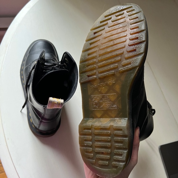 DOC MARTENS 1460 WOMEN'S SMOOTH LEATHER LACE UP BOOTS (VEGAN) - Picture 9 of 10